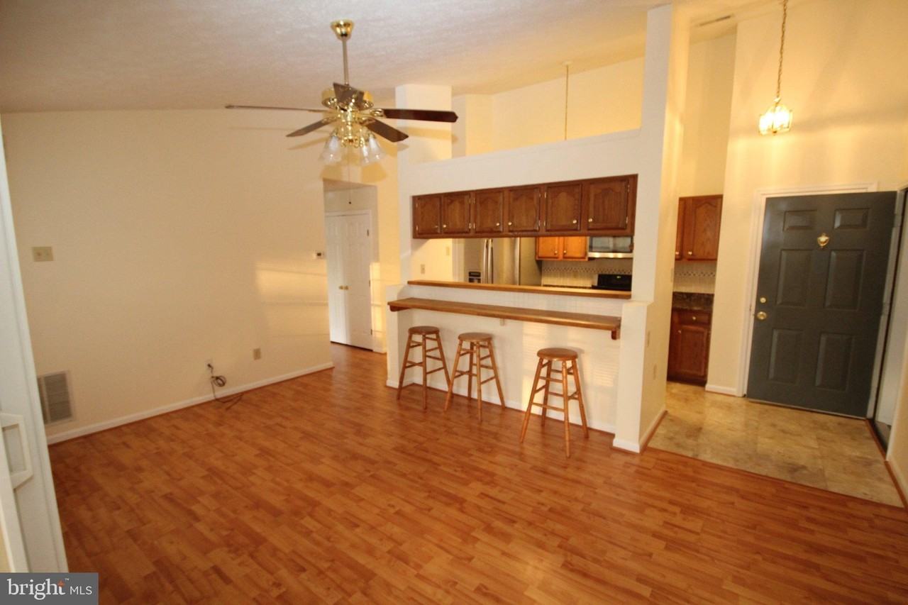 1002 Jessicas Ct #J - Photo 5 of 16