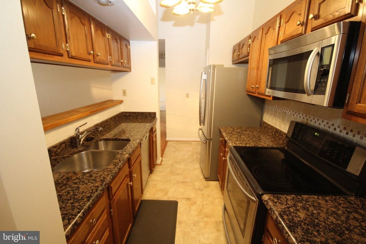 1002 Jessicas Ct #J - Photo 7 of 16