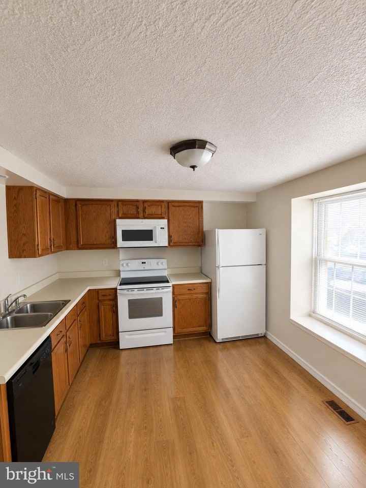 9517 Donnan Castle Ct - Photo 3 of 10