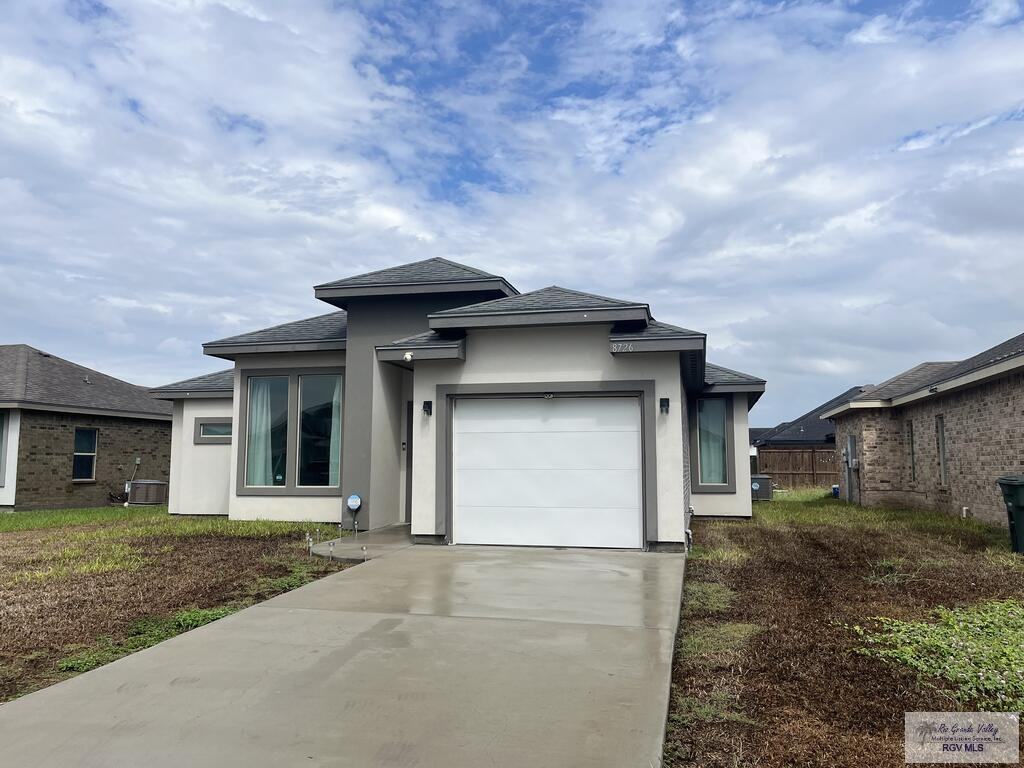 8726 Swan Lake Dr - Photo 2 of 21