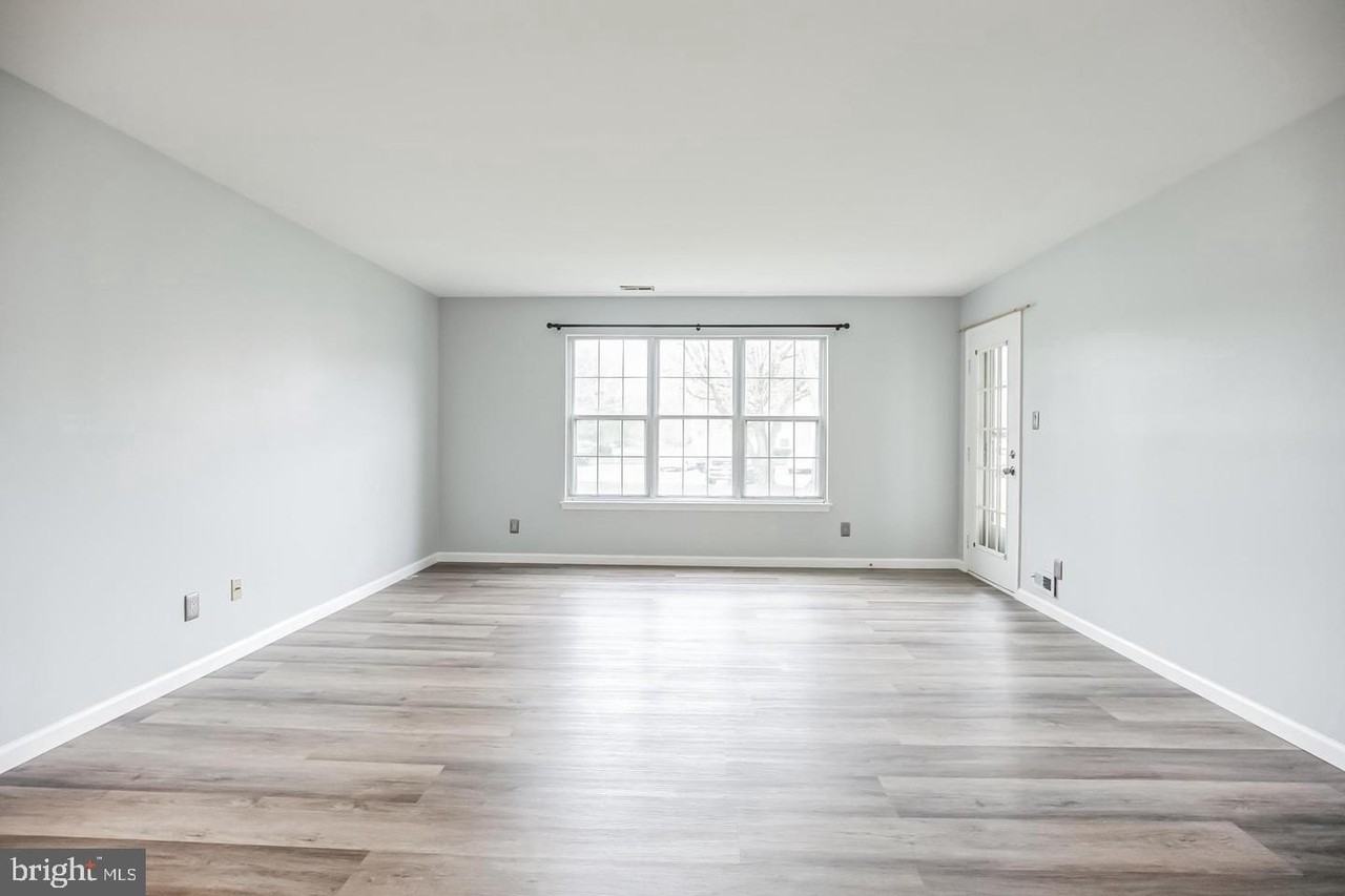 207 Sedgefield Dr - Photo 4 of 17