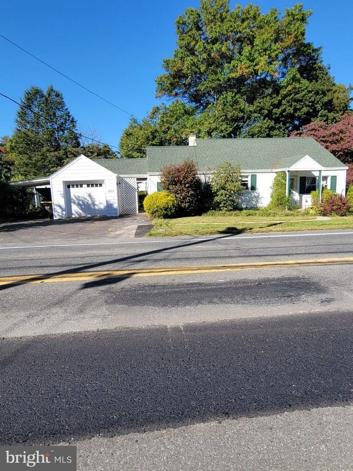993 Gravel Pike - Photo 2 of 20