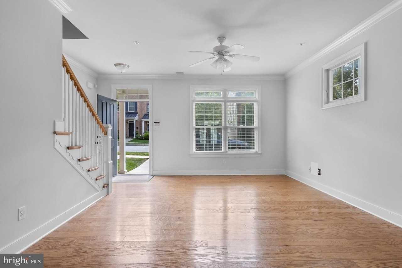 631 Magnolia Ct - Photo 5 of 48