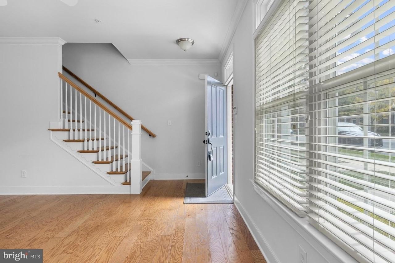 631 Magnolia Ct - Photo 6 of 48
