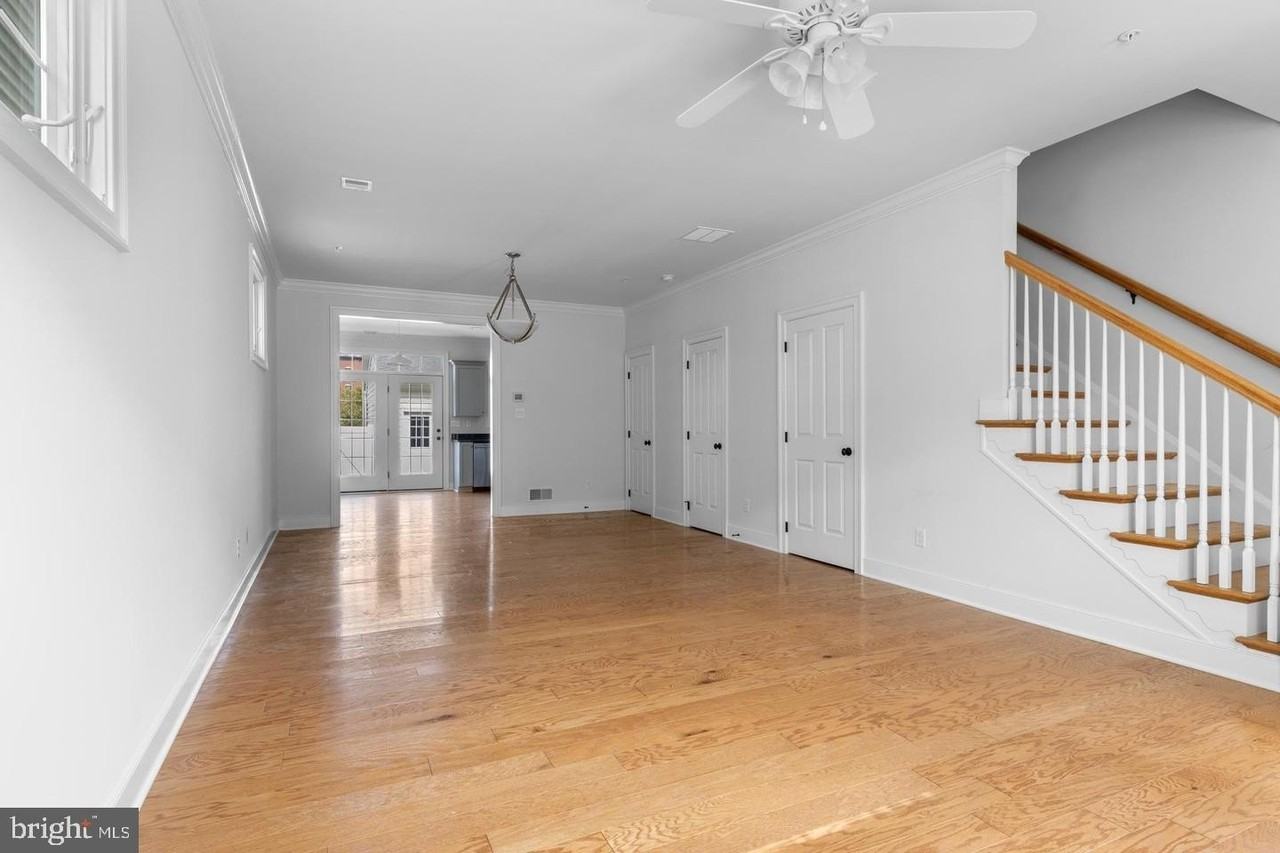 631 Magnolia Ct - Photo 7 of 48