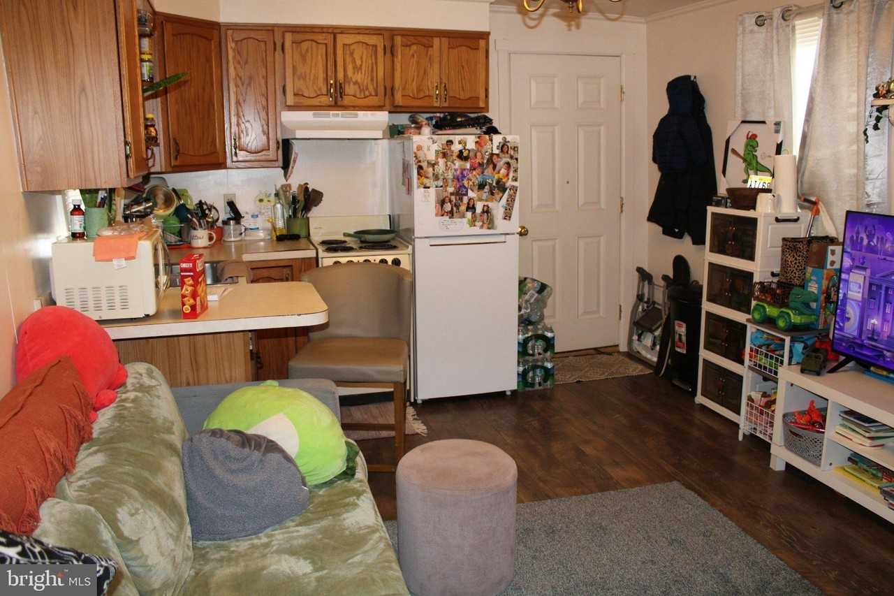 148 Cherry St - Photo 3 of 6