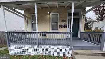 featured image of 5526 N Mascher St