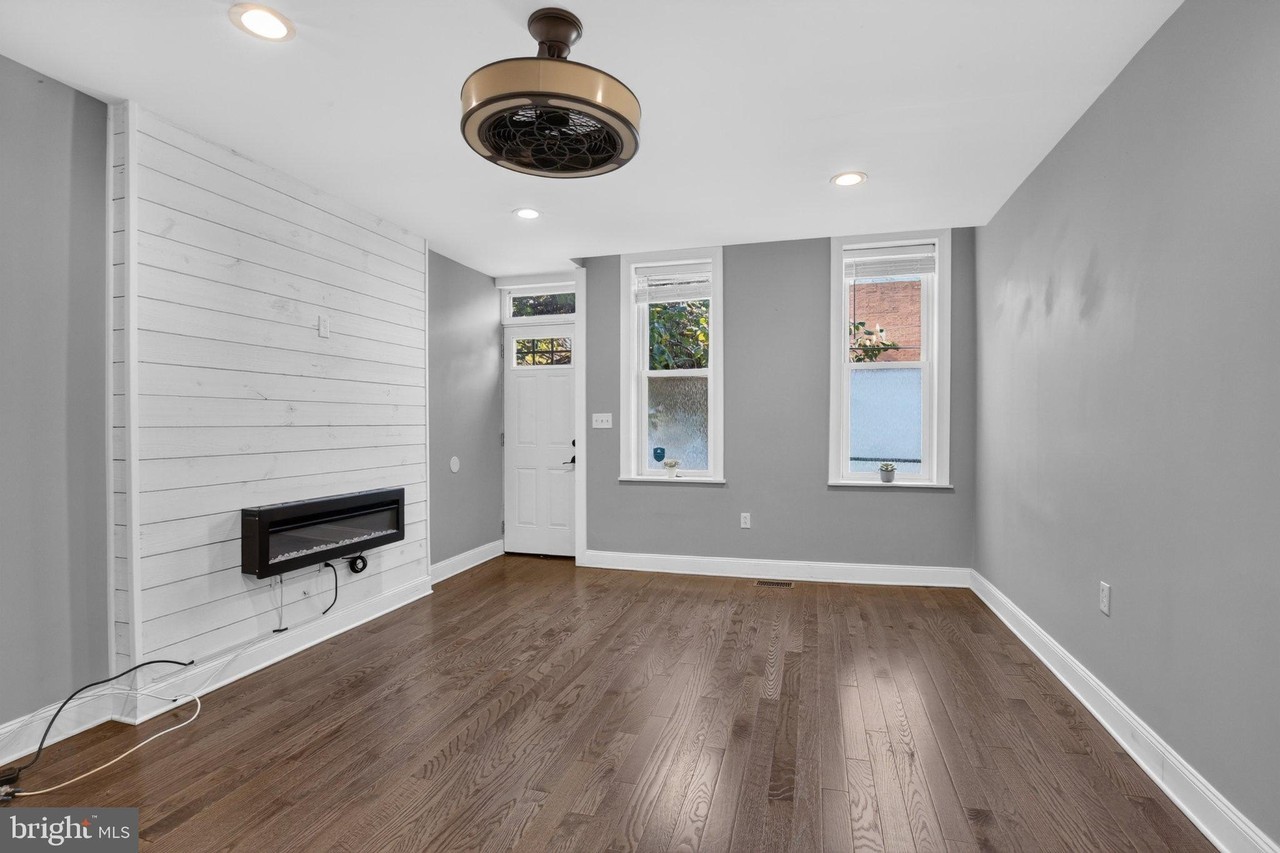 2147 E Hagert St - Photo 6 of 32