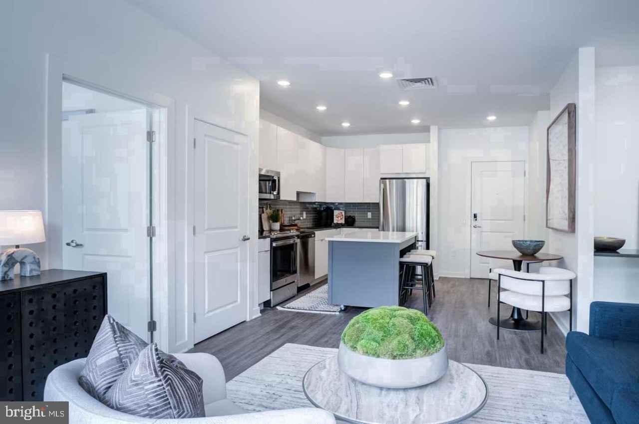 525 N Christopher Columbus Blvd #1259 - Photo 4 of 38