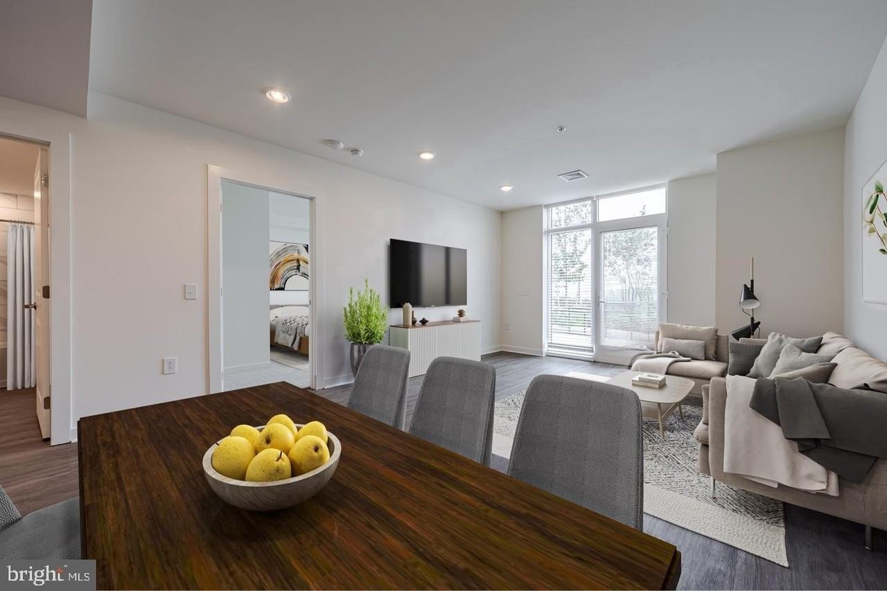 525 N Christopher Columbus Blvd #TH - Photo 2 of 19