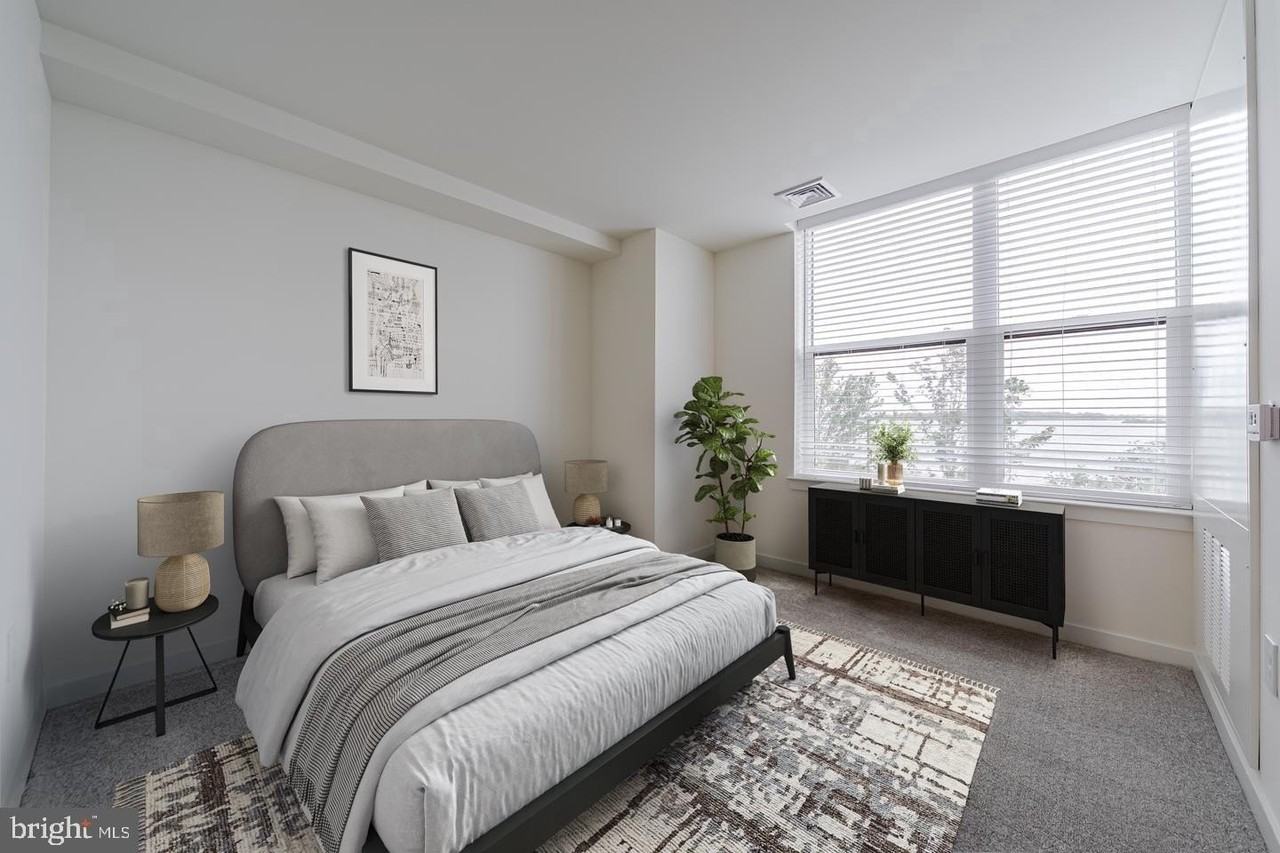 525 N Christopher Columbus Blvd #TH - Photo 5 of 19