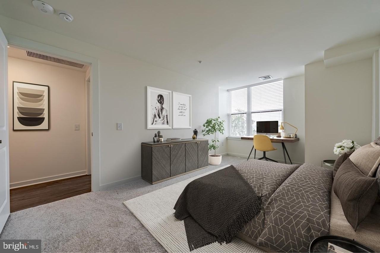 525 N Christopher Columbus Blvd #TH - Photo 6 of 19
