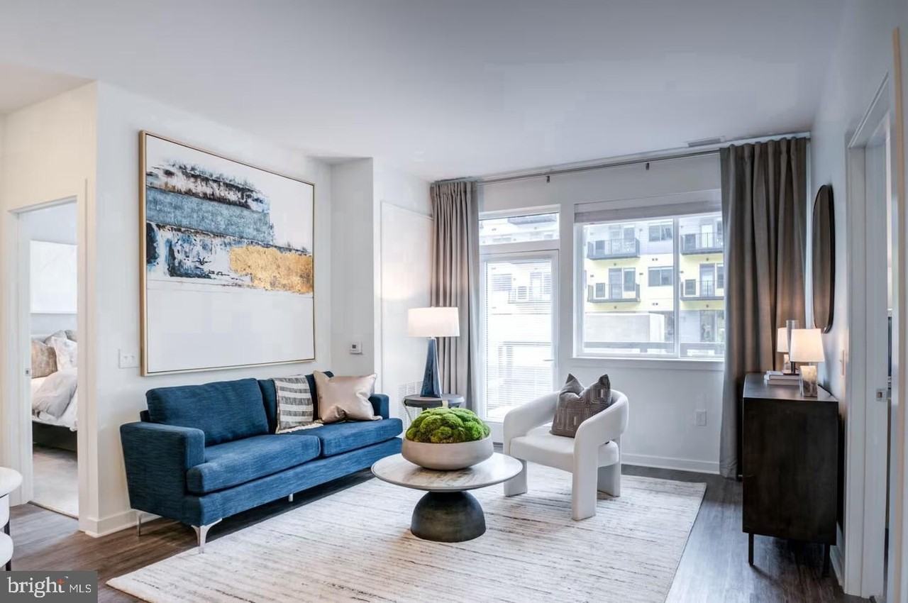 525 N Christopher Columbus Blvd #1512 - Photo 6 of 38