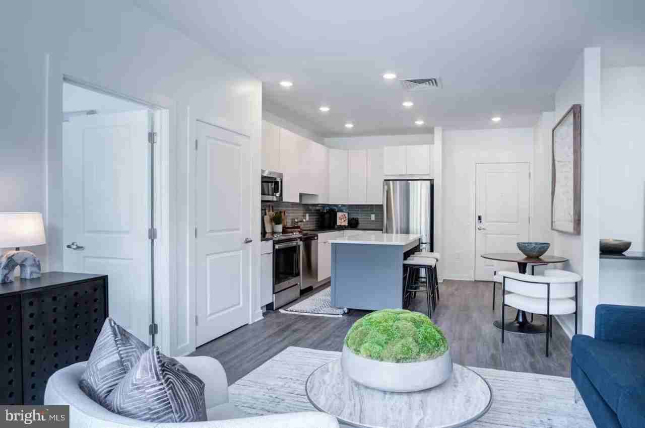 525 N Christopher Columbus Blvd #1447 - Photo 4 of 38