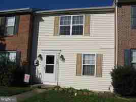 featured image of 140 Surrey Club Ln