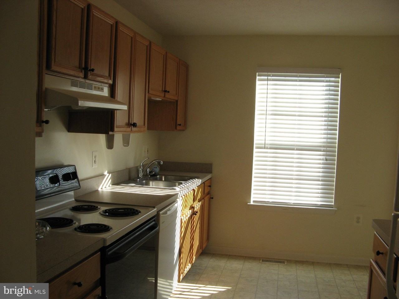 140 Surrey Club Ln - Photo 2 of 12