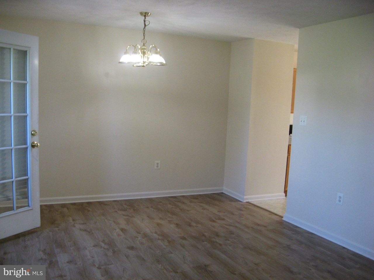 140 Surrey Club Ln - Photo 3 of 12