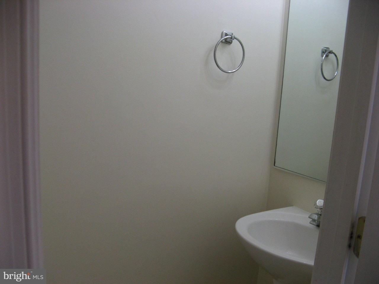 140 Surrey Club Ln - Photo 4 of 12