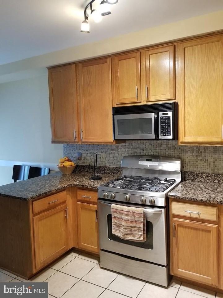 1587 Leeds Castle Dr #102 - Photo 2 of 4