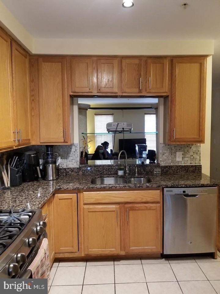 1587 Leeds Castle Dr #102 - Photo 3 of 4