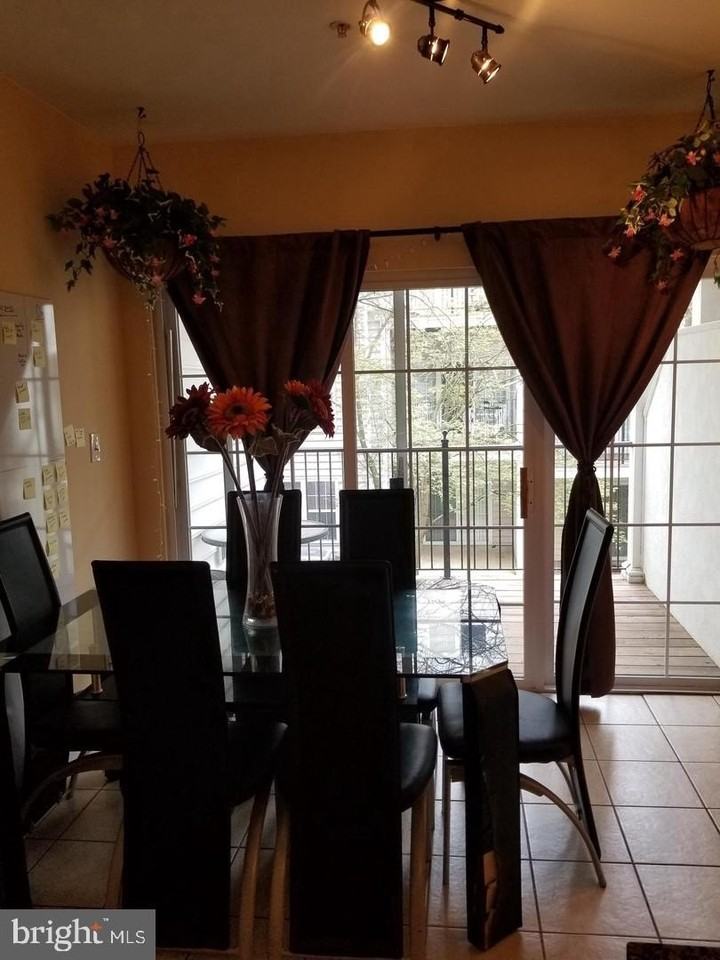 1587 Leeds Castle Dr #102 - Photo 4 of 4