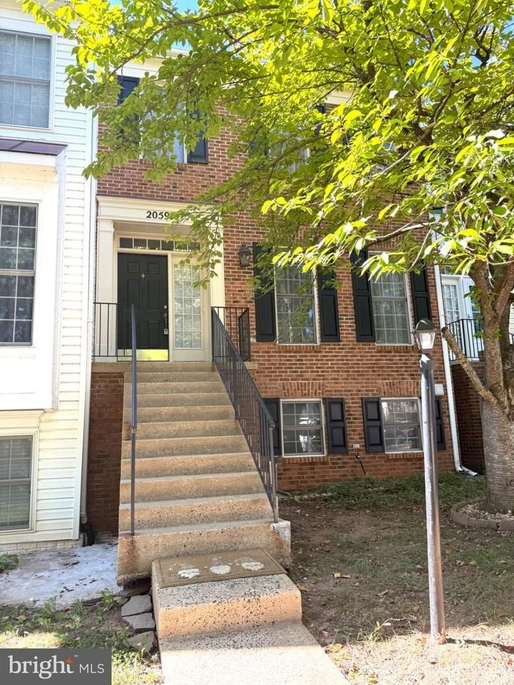 20597 Banbury Sq - Photo 2 of 38