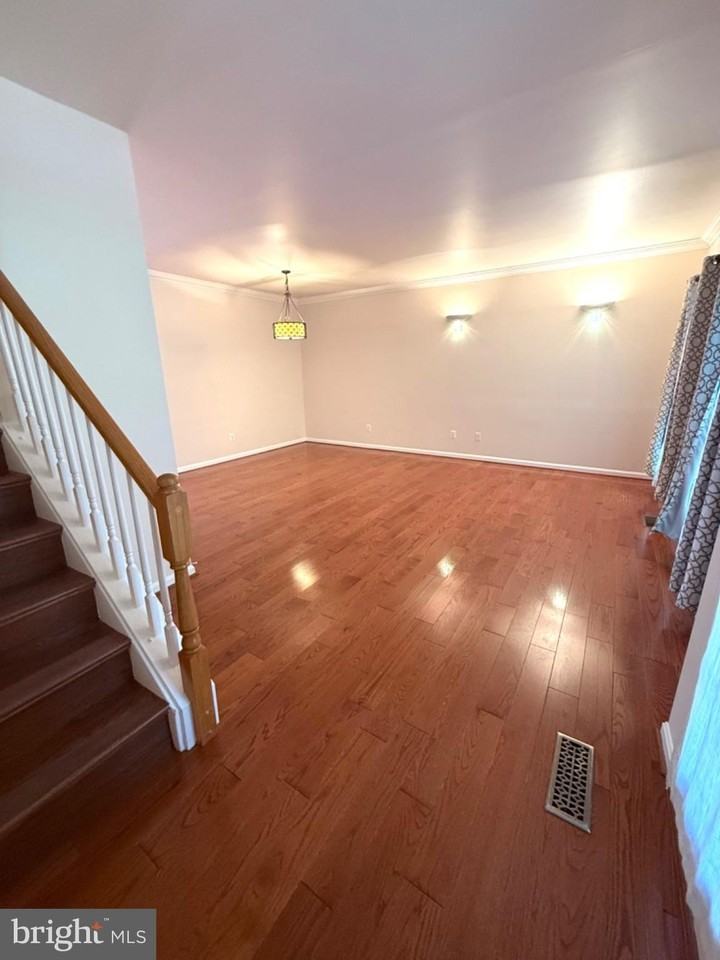 20597 Banbury Sq - Photo 4 of 38