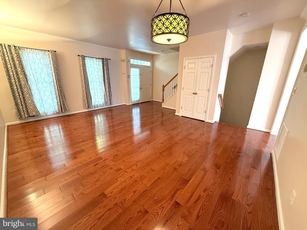 20597 Banbury Sq - Photo 5 of 38