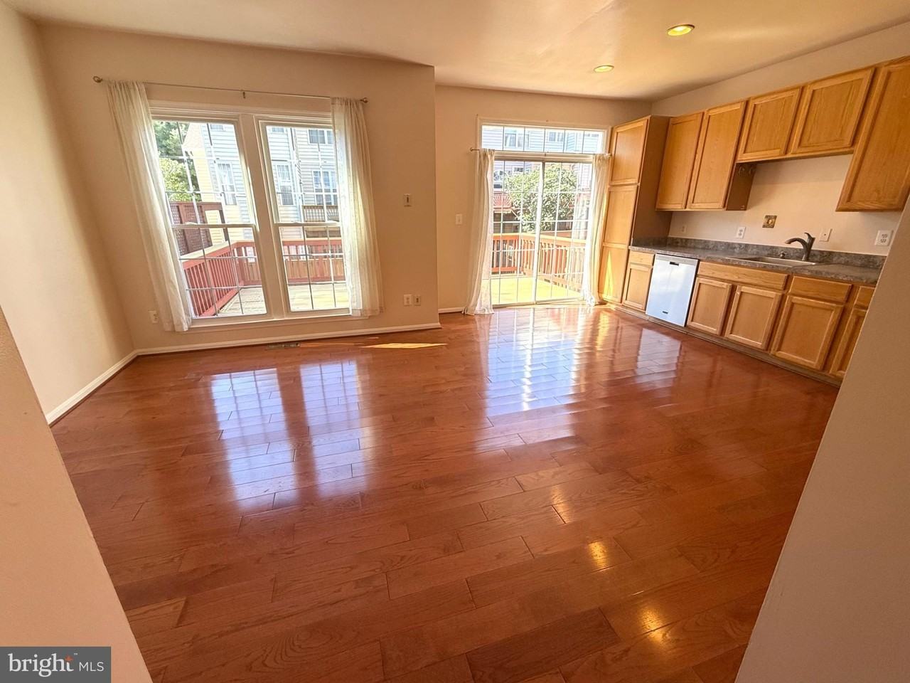 20597 Banbury Sq - Photo 7 of 38