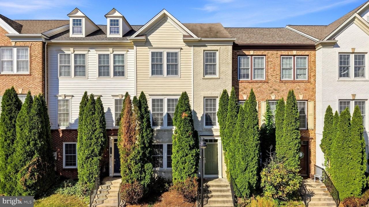197 Great Laurel Sq Se - Photo 2 of 46