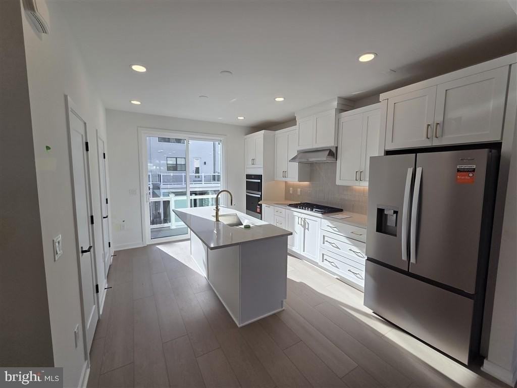 25039 DESELBY Square - Photo 3 of 6