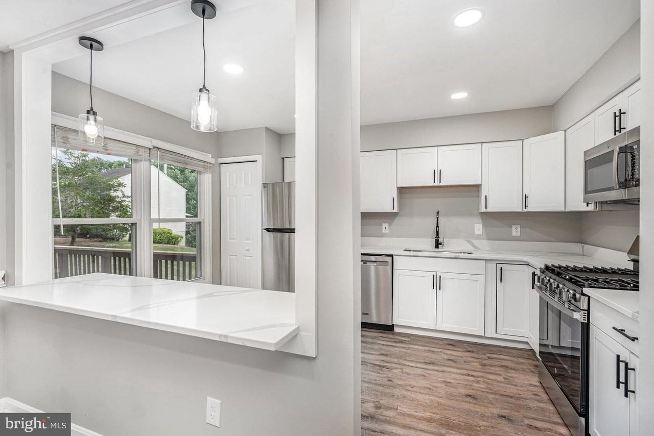 10701 Houck Dr - Photo 4 of 34