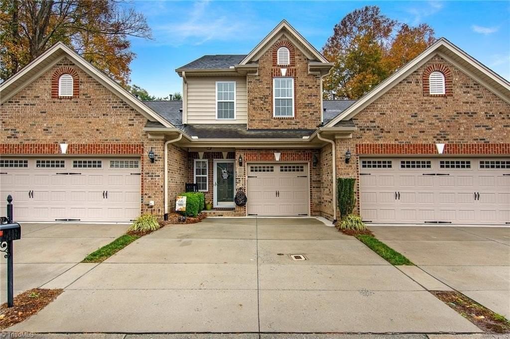 1202 Southlake Ct