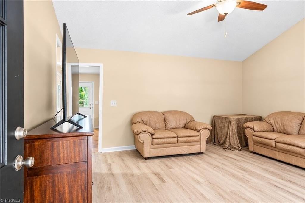 14 Brandy Wine Dr - Photo 4 of 25