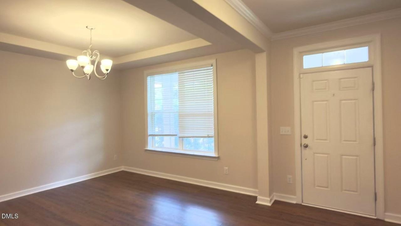 2059 Travern Dr - Photo 2 of 33