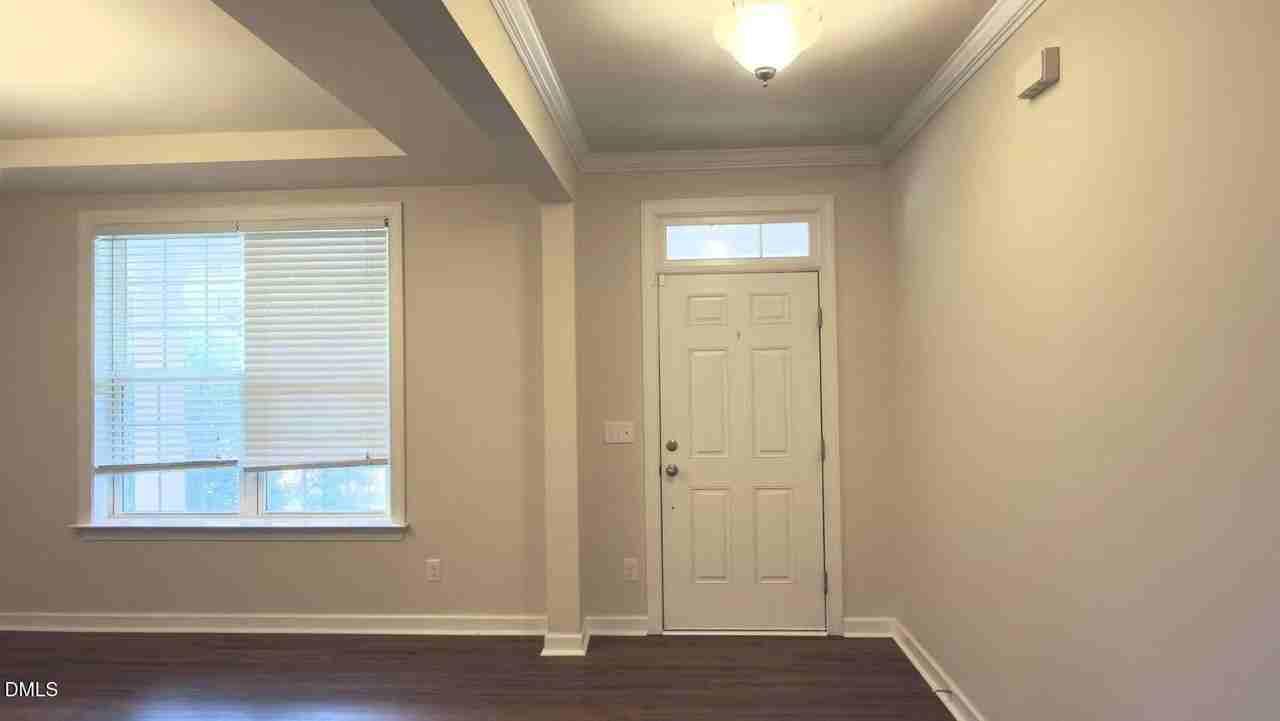 2059 Travern Dr - Photo 3 of 33