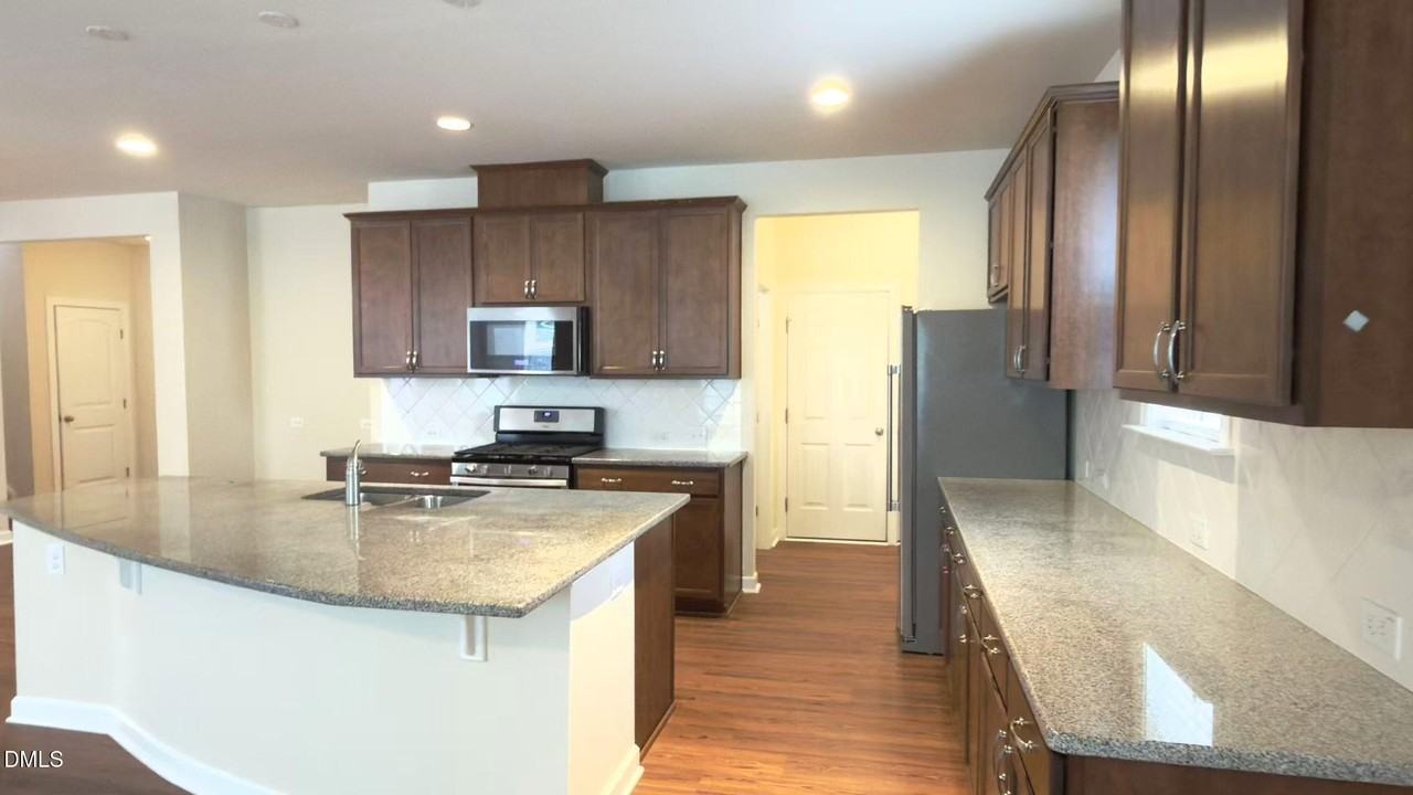 2059 Travern Dr - Photo 6 of 33
