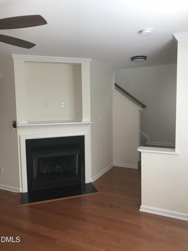 9807 Castain Dr - Photo 3 of 22