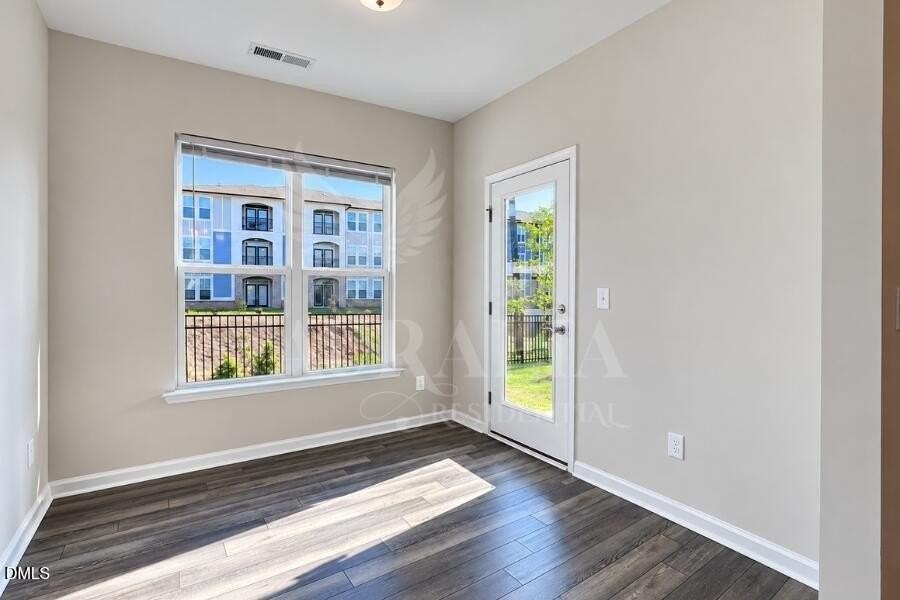 1110 Crater Lake Way - Photo 7 of 13