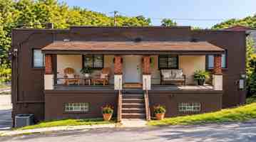 featured image of 10261 Center Hwy #5