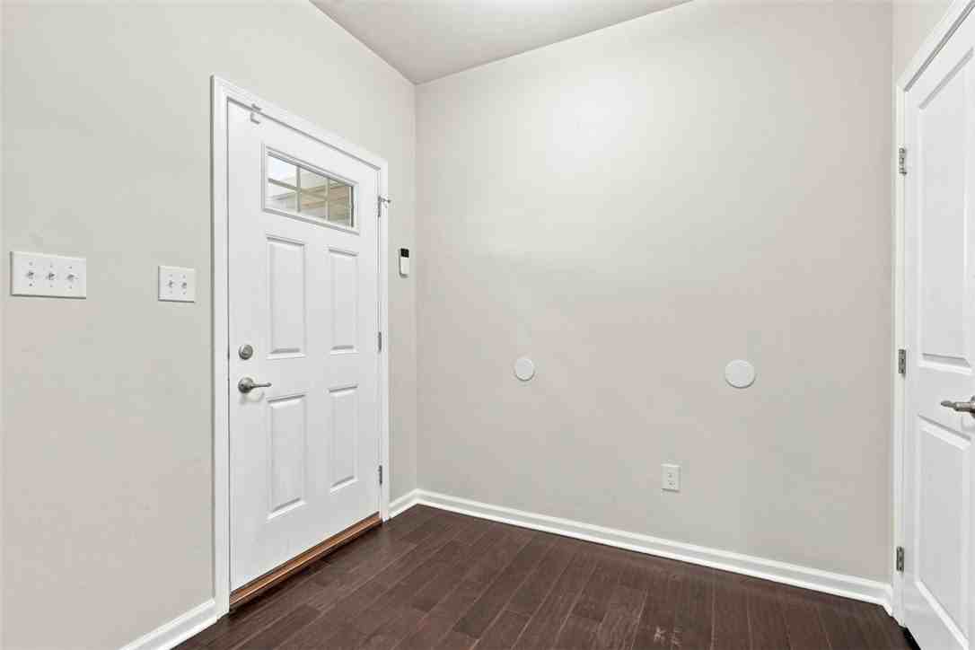 3002 Highpoint Dr - Photo 4 of 45
