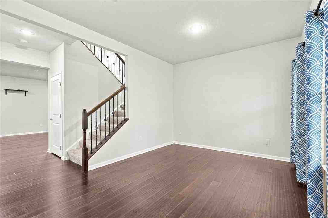 3002 Highpoint Dr - Photo 5 of 45