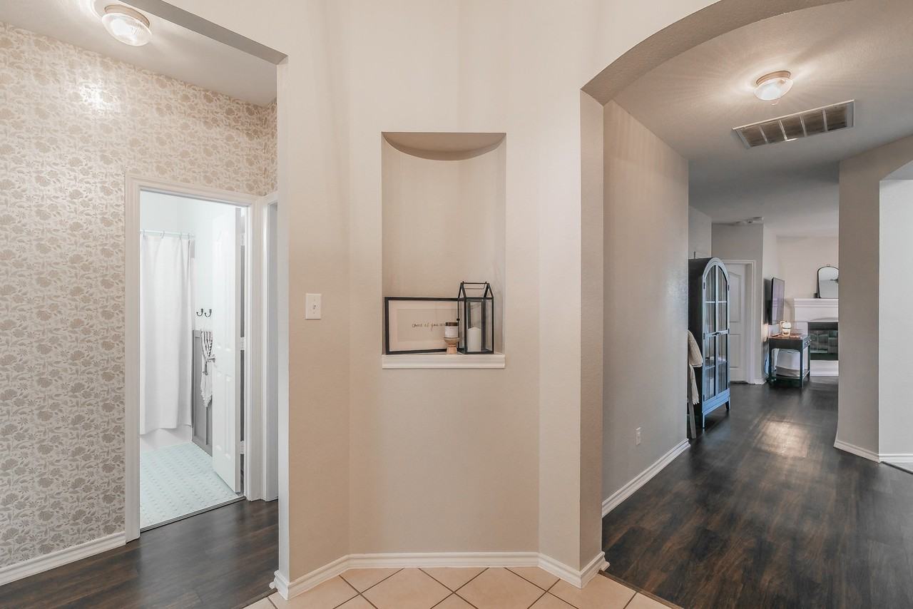 5009 Bedfordshire Dr - Photo 2 of 26