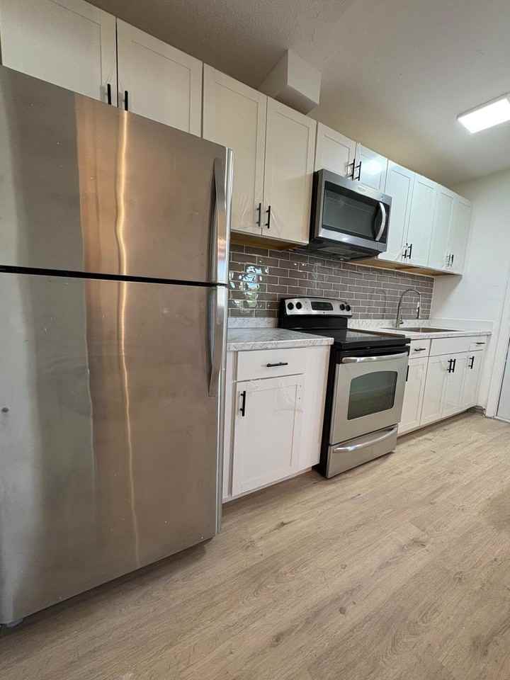 1021 Ne 24th Ave #14 - Photo 3 of 12
