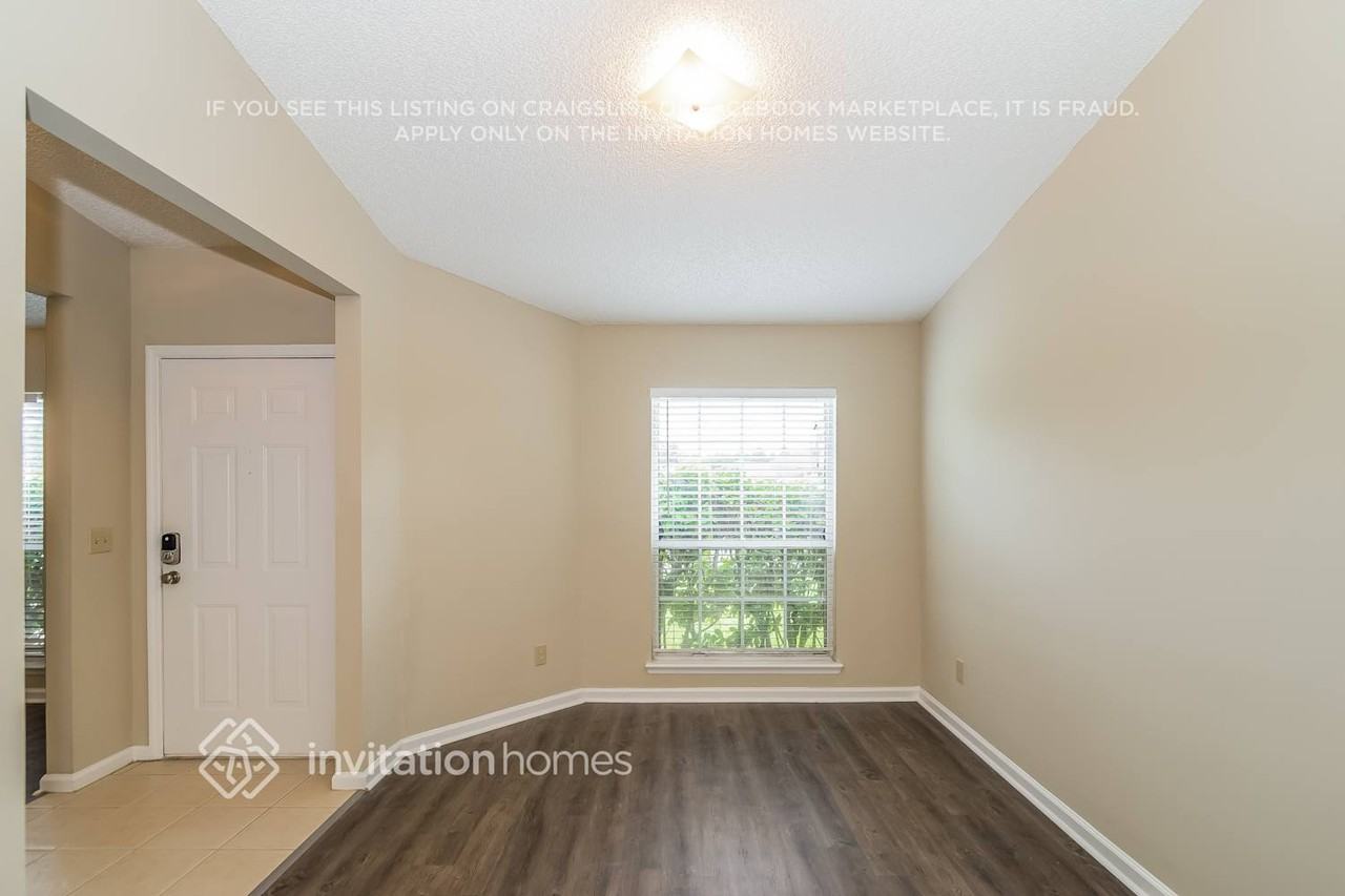 12963 Silver Springs Dr N - Photo 3 of 23