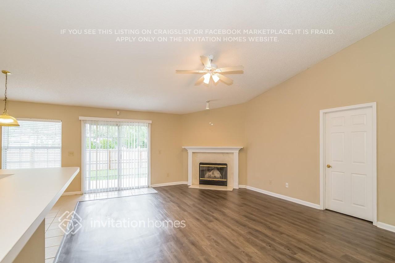 12963 Silver Springs Dr N - Photo 5 of 23