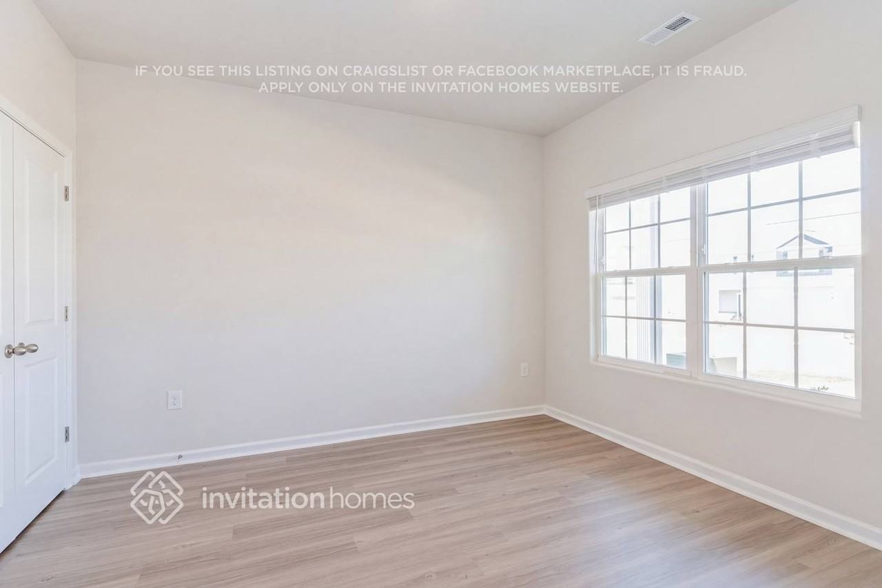 2046 Transatlantic Ave - Photo 4 of 45