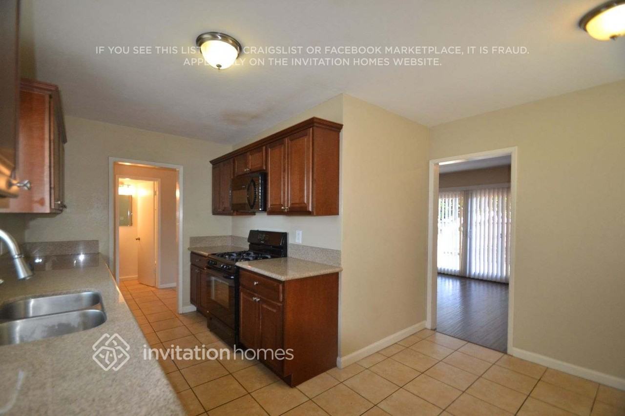 10282 Priscilla St - Photo 3 of 7