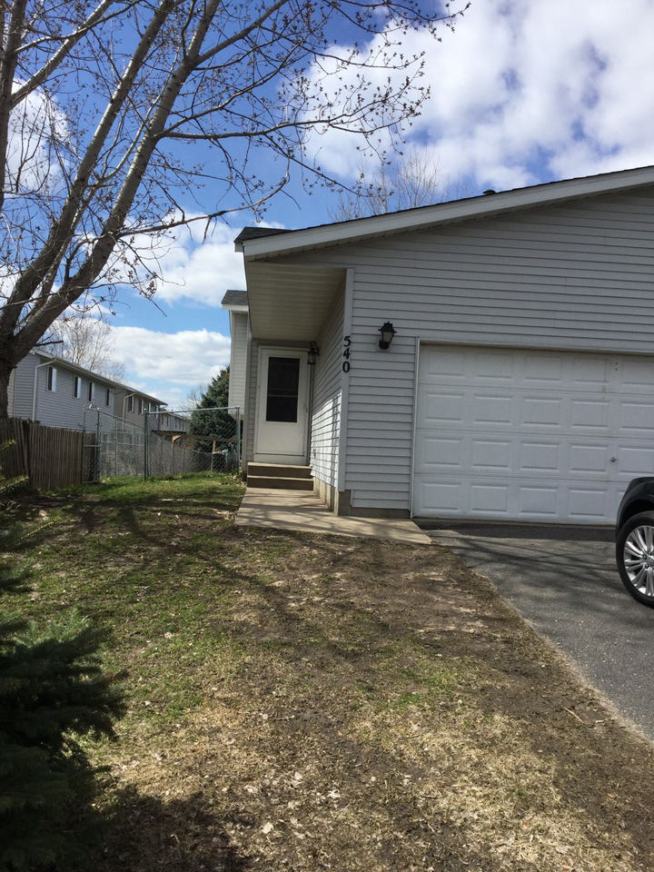 540 Kendall Dr - Photo 2 of 13