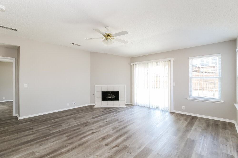 848 Lariat Dr - Photo 4 of 17